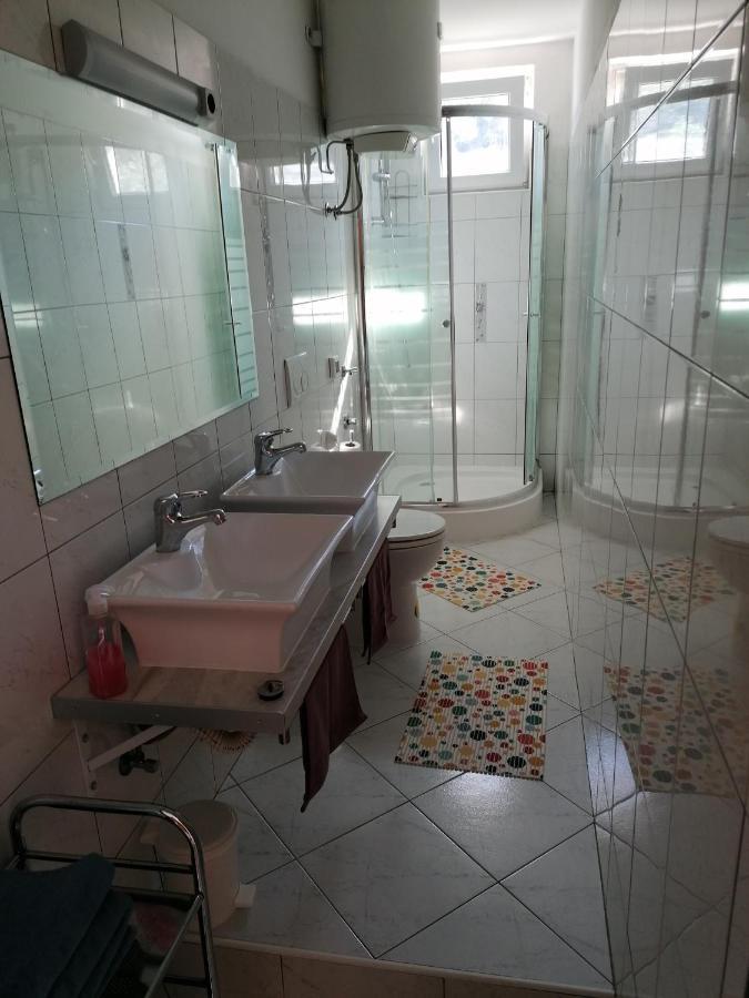 Apartment Halugica กาลี ภายนอก รูปภาพ